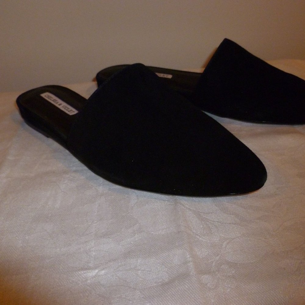 NEW 7 1/2 Black CHELSEA & VIOLET Leather Suede Mules Dillard's